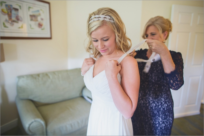 mother of the bride and bride getting ready